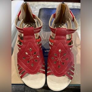 JBU - NEW IN BOX - 8Wide - Red Lizard - Strappy Sandals - Velcro closer & Zipper